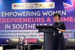 La jefa de la Misión Permanente de Vietnam ante la ASEAN, embajadora Ton Thi Ngoc Huong, habla en el evento. (Fuente: VNA)