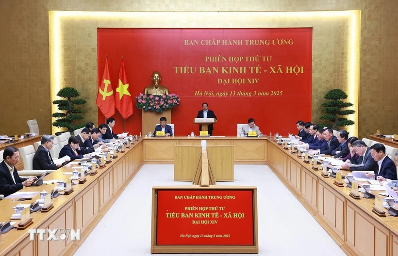 El primer ministro de Vietnam, Pham Minh Chinh, preside la reunión (Foto: VNA)