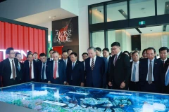 El secretario general del Partido Comunista de Vietnam, To Lam, visita el modelo de puerto Pansir Panjang. (Fuente: VNA)