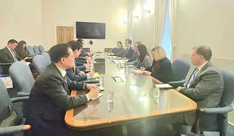 En la reunión entre el ministro vietnamita de Industria y Comercio, Nguyen Hong Dien, y el representante comercial de Estados Unidos, Jamieson L. Greer. (Fuente: Ministerio de Industria y Comercio de Vietnam)