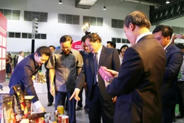 Inauguran en Vientiane feria comercial Vietnam-Laos 