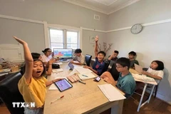 En Australia, cada lunes por la tarde, muchos niños de origen vietnamita esperan con entusiasmo las clases de su lengua materna en la escuela Vietschool (Fuente: VNA)