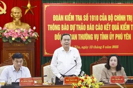 El presidente de la Asamblea Nacional de Vietnam, Tran Thanh Man, preside una sesión de trabajo con el Comité partidista de la provincia central de Phu Yen (Fuente: VNA)