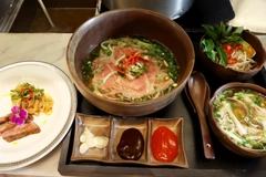 Disfrute de un combo de Pho en la "azotea" de Ciudad Ho Chi Minh