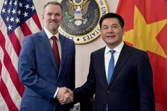 El ministro de Industria y Comercio de Vietnam, Nguyen Hong Dien, y el representante comercial de Estados Unidos, Jamieson L. Greer (Fuente: Ministerio de Industria y Comercio)