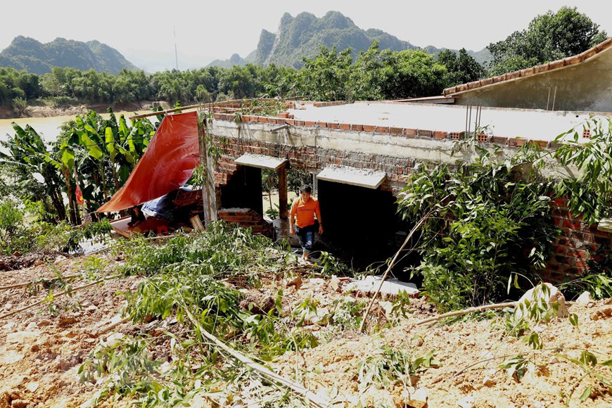 La nueva vivienda de un poblador es destruida por el deslizamiento de tierra (Fuente: VNA)