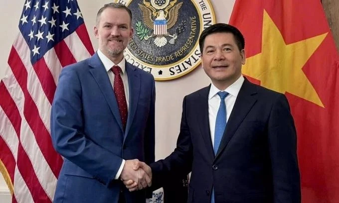 El ministro de Industria y Comercio de Vietnam, Nguyen Hong Dien, y el representante comercial de Estados Unidos, Jamieson L. Greer (Fuente: Ministerio de Industria y Comercio)