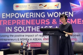 La jefa de la Misión Permanente de Vietnam ante la ASEAN, embajadora Ton Thi Ngoc Huong, habla en el evento. (Fuente: VNA)